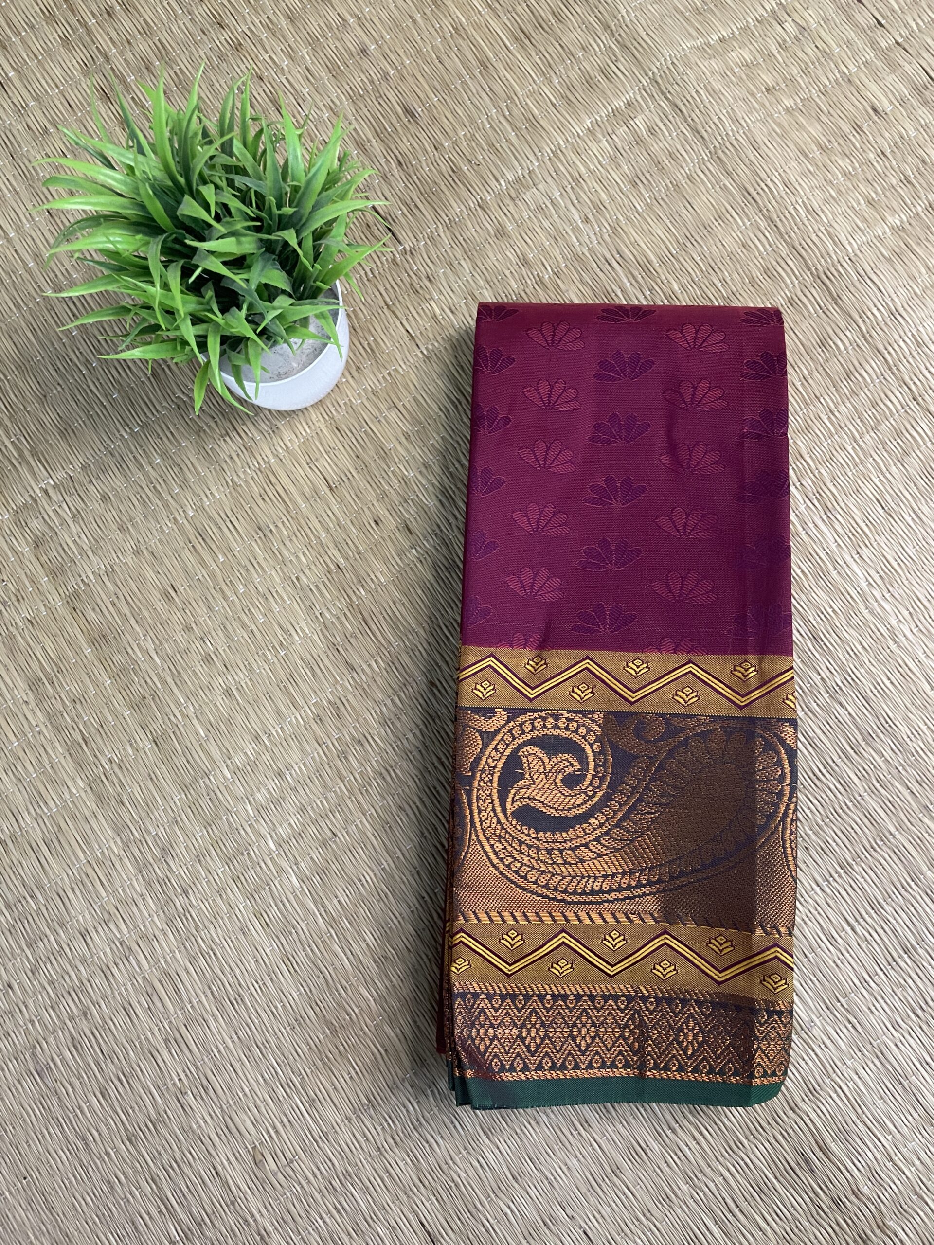 JASZI Classic - Elegant Embossed Art Silk